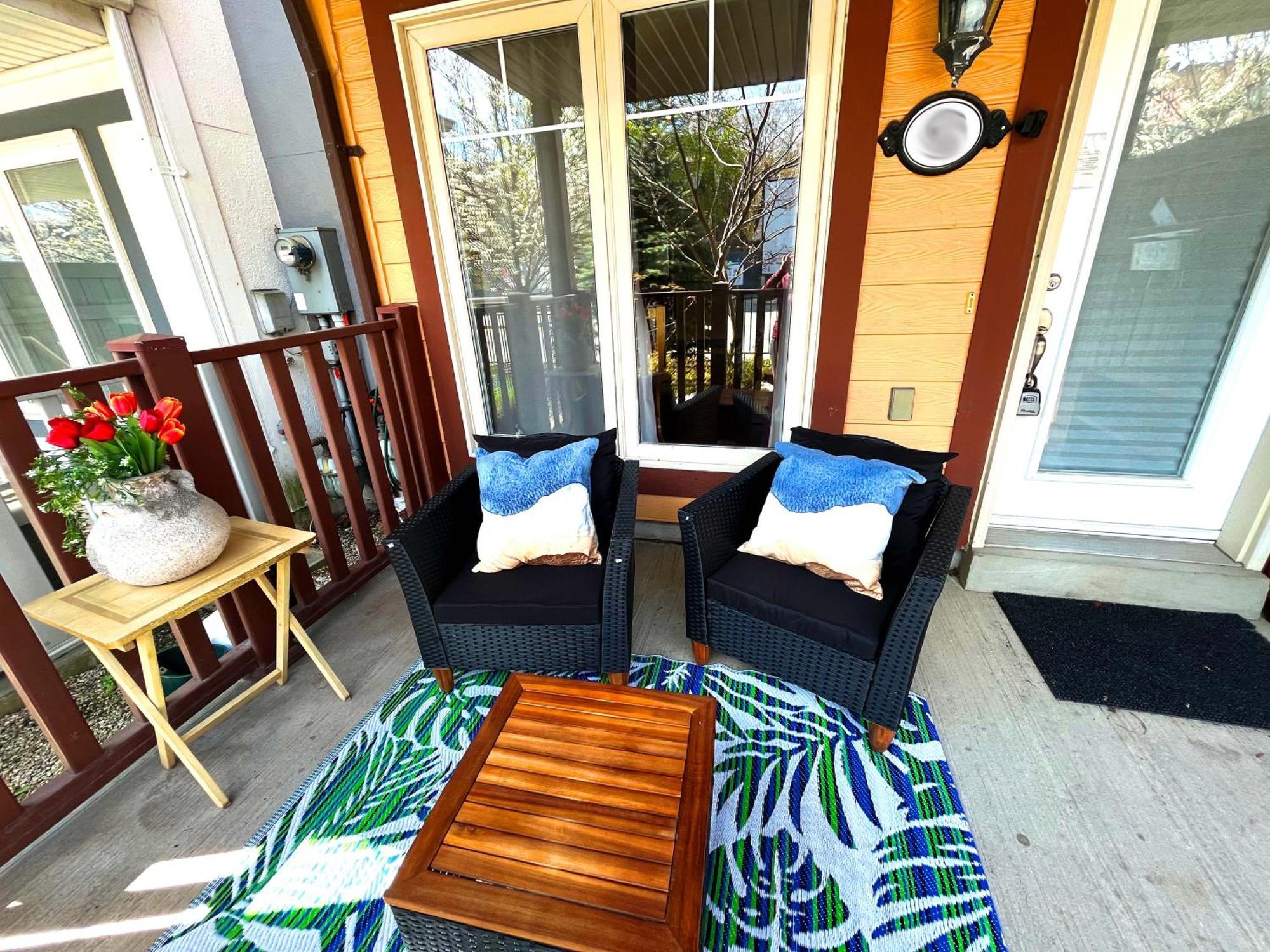 Stunning Rooms In Townhouse Across The Beach โตรอนโต ภายนอก รูปภาพ